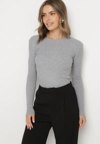 Born2be - Szary Sweter Prążkowany z Cyrkoniami Romvra. Okazja: na co dzień. Kolor: szary. Materiał: prążkowany. Długość rękawa: długi rękaw. Długość: długie. Styl: casual, elegancki #1