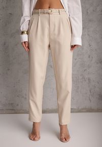 Renee - Beżowe Spodnie Cygaretki High Waist z Paskiem z Klamrą w Kształcie Półksięzyca Vikinai. Stan: podwyższony. Kolor: beżowy. Materiał: jedwab. Wzór: aplikacja. Styl: elegancki #7