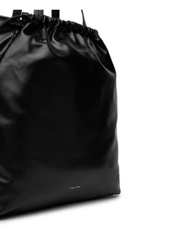 Calvin Klein Torebka Drawstring Tote LV04K3159G Czarny. Kolor: czarny. Materiał: skórzane
