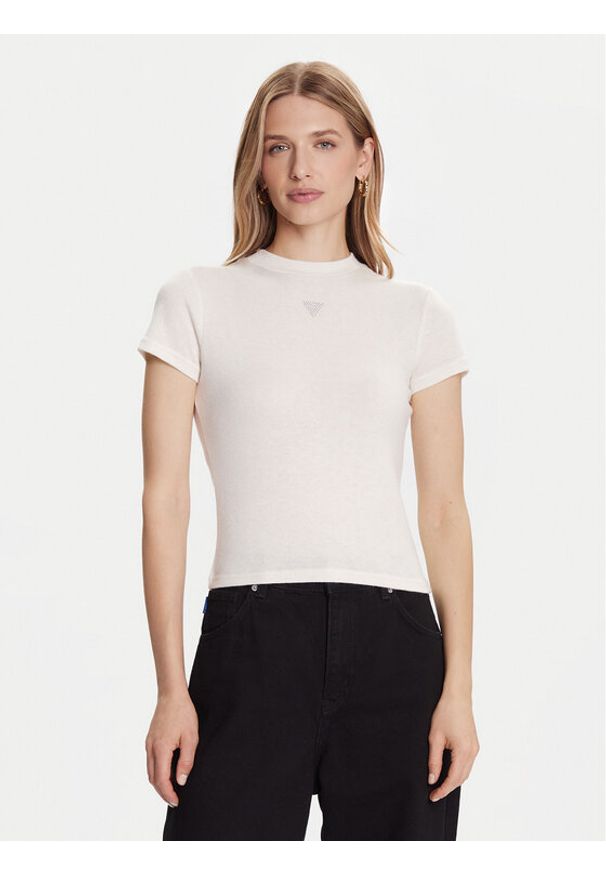 Guess T-Shirt W5BP07 KCGM2 Écru Slim Fit. Kolor: kremowy. Materiał: syntetyk