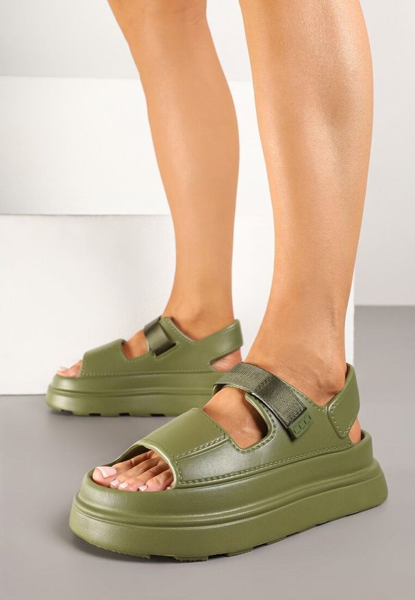 Born2be - Zielone Sandały Sportowe na Grubej Podeszwie Lisaniel. Zapięcie: rzepy. Kolor: zielony. Materiał: len. Sezon: lato. Styl: sportowy
