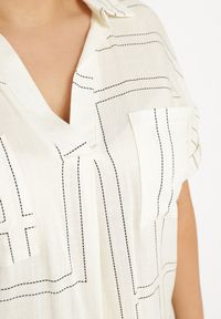 Born2be - Jasnobeżowa Bluzka o Koszulowym Fasonie z Wiskozy w Geometryczny Print Ralozi. Okazja: na co dzień. Kolekcja: plus size. Kolor: beżowy. Materiał: wiskoza. Długość rękawa: krótki rękaw. Długość: krótkie. Wzór: geometria, nadruk. Styl: elegancki, casual #6