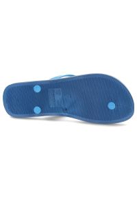 Niebieskie Japonki Ipanema Modne Buty Męskie. Okazja: na plażę, na co dzień. Kolor: niebieski. Materiał: materiał. Wzór: paski. Sezon: lato. Styl: sportowy, klasyczny, elegancki, casual #3