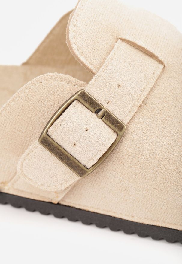 Born2be - Beżowe Klapki Typu Chodaki na Korkowej Podeszwie Andrena. Okazja: na co dzień. Kolor: beżowy. Materiał: jeans, len. Styl: casual, klasyczny
