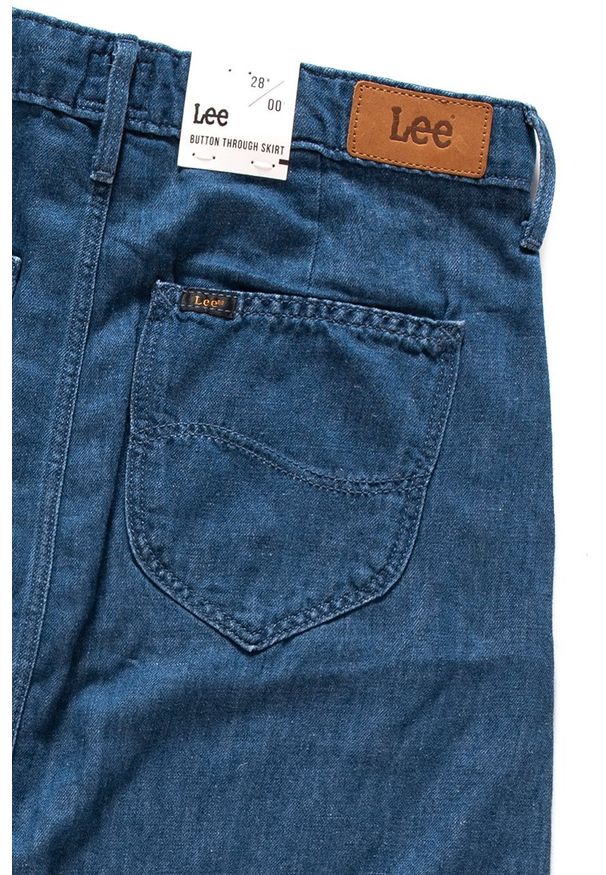 Lee - SPÓDNICA JEANSOWA LEE BUTTON THROUGH SKIRT BLUE L38ICLPK. Materiał: jeans. Wzór: jednolity