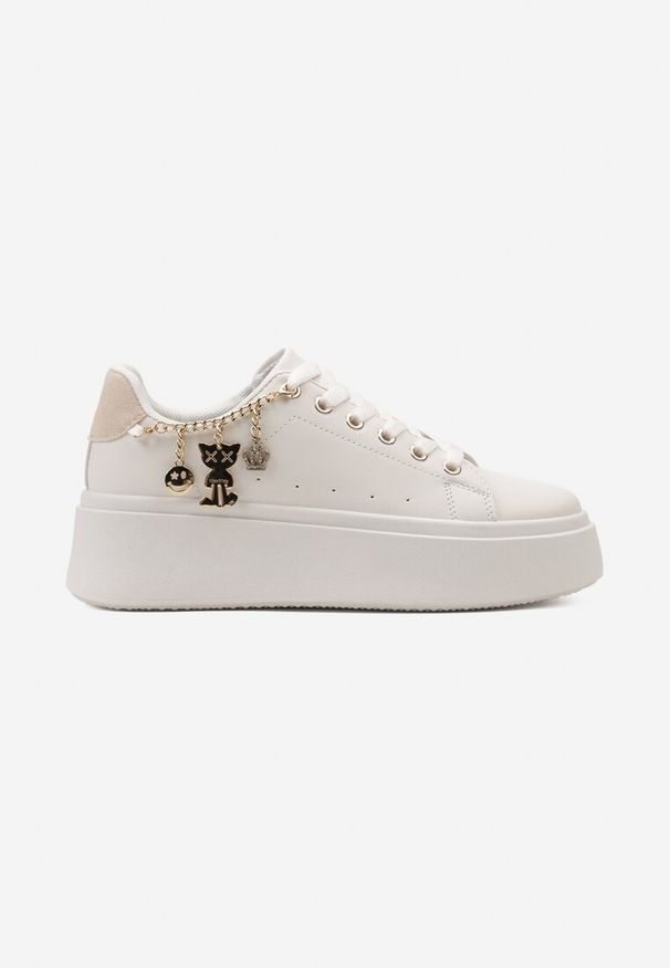 Born2be - Biało-Beżowe Sneakersy na Platformie z Ozdobnym Łańcuszkiem i Sznurowaniem Raelffe. Okazja: na co dzień. Kolor: biały. Materiał: skóra, jeans. Obcas: na platformie