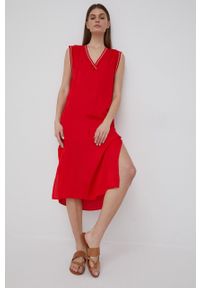 Pepe Jeans sukienka Matilda kolor czerwony midi prosta. Okazja: na co dzień. Kolor: czerwony. Materiał: tkanina. Wzór: gładki. Typ sukienki: proste. Styl: casual. Długość: midi