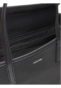 Calvin Klein Torebka Ck Must Tote Md LV04F3098G Czarny. Kolor: czarny. Materiał: skórzane