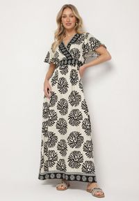 Born2be - Beżowo-Czarna Wiskozowa Sukienka Rozkloszowana z Kopertowym Dekoltem w Boho Wzór Paldena. Okazja: na co dzień, na imprezę. Typ kołnierza: dekolt kopertowy. Kolor: czarny. Materiał: wiskoza. Wzór: aplikacja. Sezon: lato. Typ sukienki: kopertowe. Styl: boho