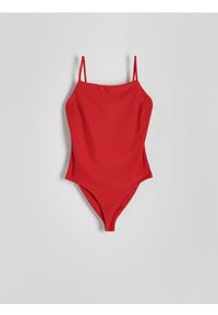Reserved - Jednoczęściowy strój plażowy - czerwony. Kolor: czerwony. Materiał: materiał. Wzór: gładki #1