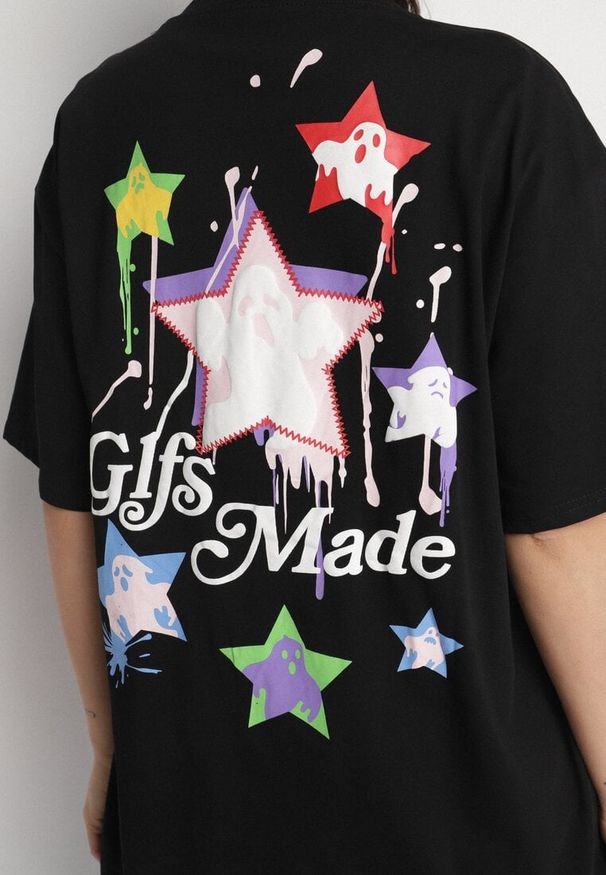 Born2be - Czarny T-shirt z Bawełną Ozdobiony Gwiazdami Karretia. Okazja: na co dzień. Kolor: czarny. Materiał: bawełna. Wzór: aplikacja. Styl: elegancki, casual