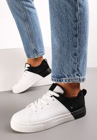 Renee - Biało-Czarne Sneakersy Sznurowane na Płaskiej Grubszej Podeszwie z Cyrkoniami Hanuel. Kolor: biały #1