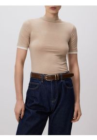 Reserved - T-shirt z wiskozą - beżowy. Kolor: beżowy. Materiał: wiskoza