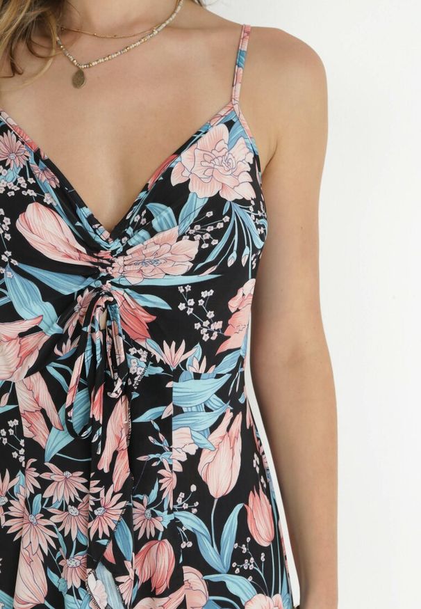 Born2be - Czarna Sukienka Maxi na Cienkich Ramiączkach z Dłuższym Tyłem Holtisa. Kolor: czarny. Długość rękawa: na ramiączkach. Wzór: aplikacja. Sezon: wiosna, lato. Długość: maxi