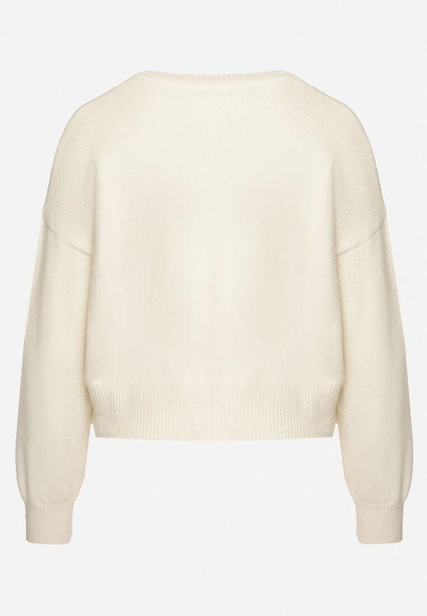 Born2be - Jasnobeżowy Sweter z Wiskozy Ozdobione Tłoczeniem Harini. Okazja: do pracy. Kolor: beżowy. Materiał: wiskoza. Wzór: aplikacja