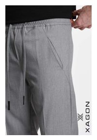 Xagon Man Spodnie | P26032 ZXAG92 | Mężczyzna | Szary. Okazja: na co dzień. Kolor: szary. Materiał: elastan, wiskoza, poliester. Długość: długie. Styl: sportowy, klasyczny, elegancki, casual #8