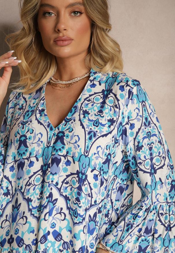Renee - Niebieska Sukienka z Wiskozą o Rozkloszowanym Kroju w Etniczny Print Aledia. Okazja: na co dzień. Kolor: niebieski. Materiał: wiskoza. Wzór: nadruk. Sezon: wiosna, lato. Typ sukienki: rozkloszowane, proste. Styl: casual