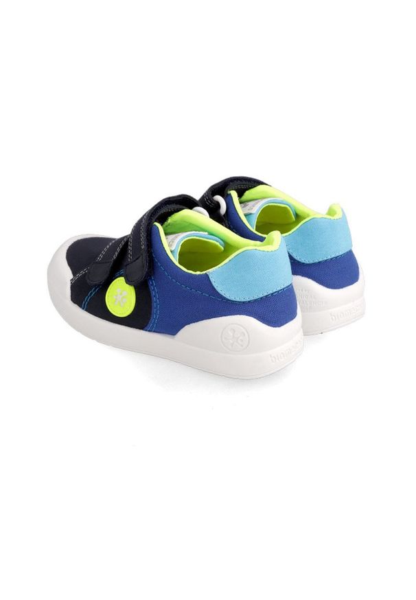 Biomecanics buty dziecięce. Nosek buta: okrągły. Zapięcie: rzepy. Materiał: guma