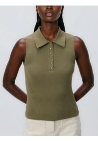 Reserved - Prążkowana bluzka - oliwkowy. Kolor: oliwkowy. Materiał: prążkowany