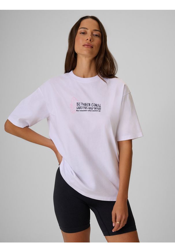 4f - 4F T-shirt loose z nadrukiem damski - biały L. Okazja: do pracy, na co dzień, na spacer. Kolor: biały. Materiał: bawełna, dzianina. Wzór: nadruk. Styl: sportowy, klasyczny, elegancki, casual
