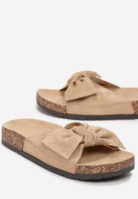 Born2be - Ciemnobeżowe Klapki Nesariye. Kolor: beżowy. Wzór: aplikacja #5