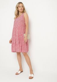 Born2be - Czerwona Rozkloszowana Bawełniana Sukienka z Falbanami w Kwiaty Zeolane. Okazja: na co dzień, na spacer. Kolor: czerwony. Materiał: bawełna. Wzór: kwiaty. Sezon: wiosna. Typ sukienki: proste. Styl: elegancki, casual #3