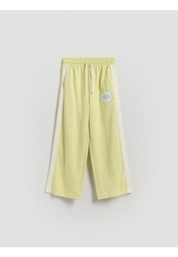 Reserved - Dresowe spodnie z lampasem - jasnożółty. Kolor: żółty. Materiał: dresówka