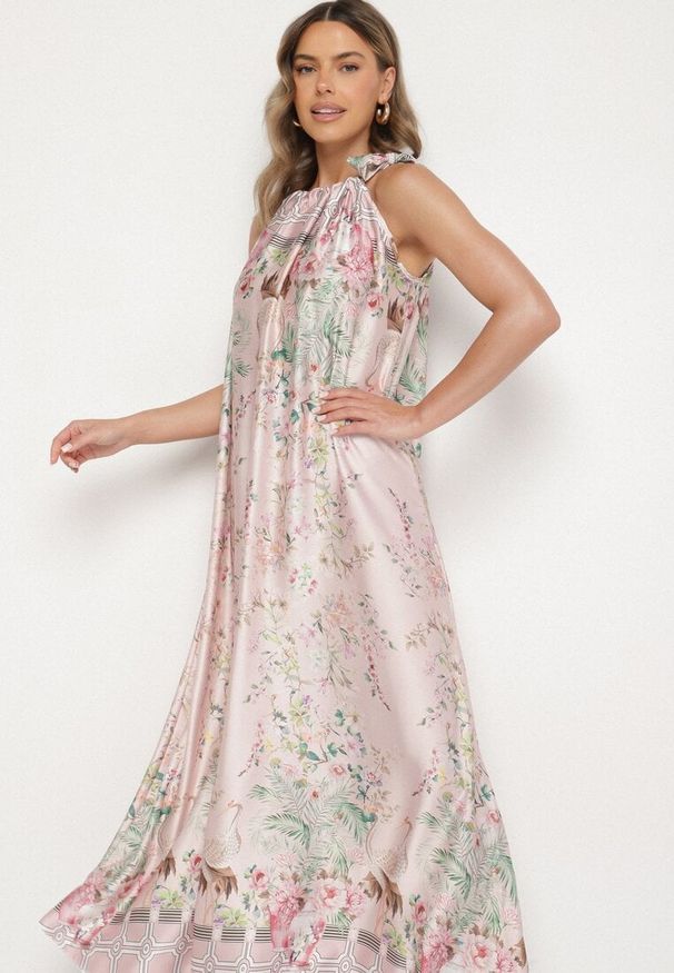 Born2be - Jasnoróżowa Satynowa Sukienka w Kwiaty z Ozdobnym Wiązaniem Fenasella. Okazja: na co dzień. Kolor: różowy. Materiał: satyna. Wzór: kwiaty. Typ sukienki: proste. Styl: wizytowy, klasyczny, casual, elegancki