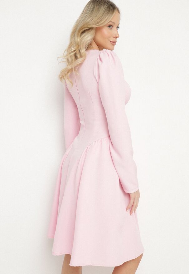 Born2be - Różowa Rozkloszowana Sukienka z Usztywnianymi Miseczkami Tillimara. Kolor: różowy. Typ sukienki: dopasowane