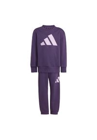 Adidas - Zestaw Essentials Joggers Kids. Okazja: na uczelnię. Kolor: fioletowy, wielokolorowy, różowy. Materiał: dresówka, materiał. Styl: sportowy #1