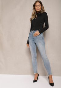Renee - Niebieskie Jeansy o Fasonie Skinny z Postrzępionymi Nogawkami Quinte. Okazja: na co dzień. Kolor: niebieski. Styl: casual, elegancki, wizytowy