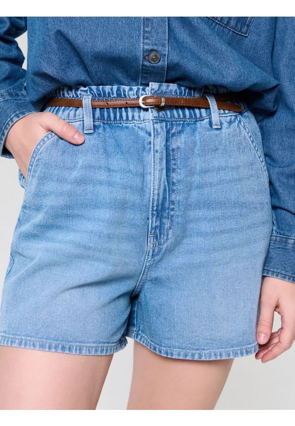 Sinsay - Szorty jeansowe paperbag z paskiem - niebieski. Kolor: niebieski. Materiał: jeans