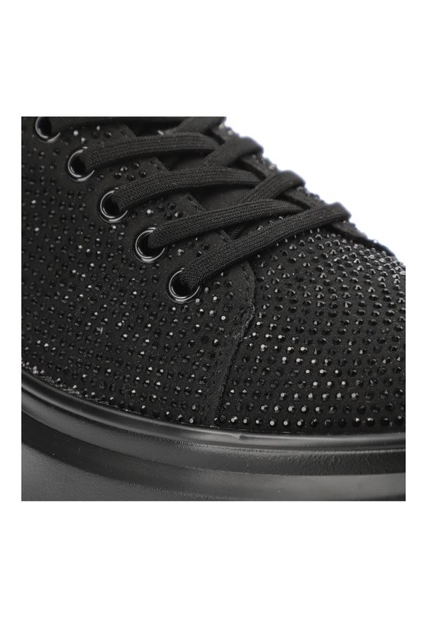 GOE - Czarne Sneakersy Goe Modne Obuwie Damskie Na Platformie. Okazja: na co dzień. Kolor: czarny. Materiał: materiał, lakier. Wzór: aplikacja. Obcas: na platformie