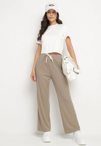 Born2be - Ciemnobeżowe Spodnie Dresowe z Gumką w Pasie i Szeroką Nogawką Mironia. Okazja: na co dzień. Kolor: beżowy. Materiał: dresówka. Styl: elegancki, casual