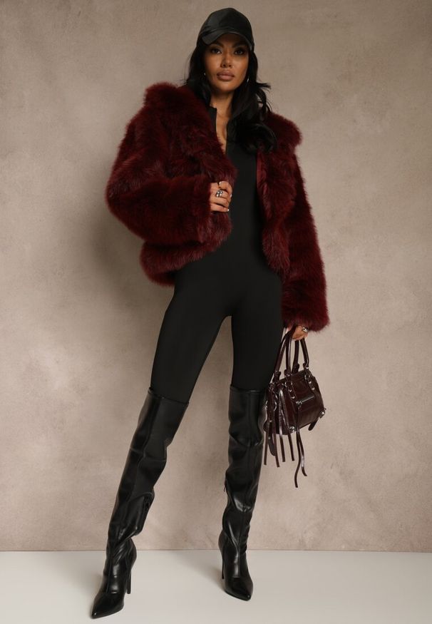 Renee - Bordowa Kurtka Futro z Nieodpinanym Kapturem Zetera. Okazja: na co dzień. Kolor: czerwony. Materiał: futro. Styl: casual, klasyczny