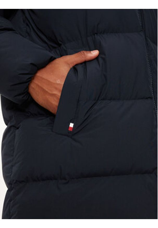TOMMY HILFIGER - Tommy Hilfiger Płaszcz zimowy MW0MW37368 Granatowy Regular Fit. Kolor: niebieski. Materiał: syntetyk. Sezon: zima