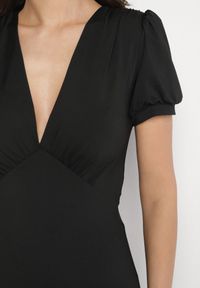Born2be - Czarna Sukienka Rozkloszowana z Wiskozą z Poduszkami w Ramionach Awerla. Okazja: na co dzień. Typ kołnierza: dekolt w kształcie V. Kolor: czarny. Materiał: wiskoza. Długość rękawa: krótki rękaw. Styl: klasyczny, casual, elegancki #3