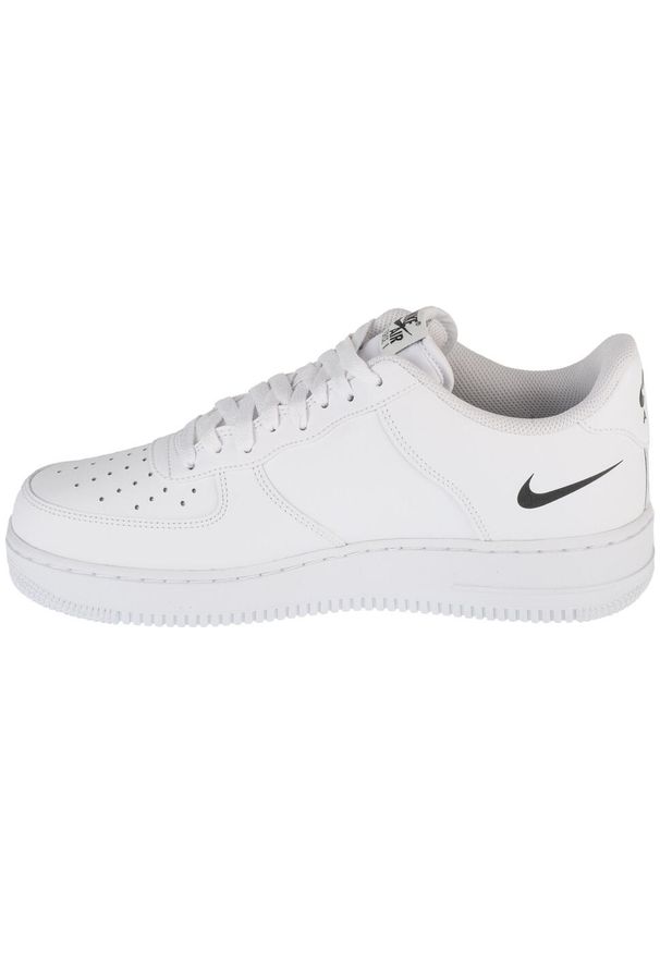 Nike - Buty sportowe Sneakersy męskie, Air Force 1 07. Kolor: biały. Model: Nike Air Force. Sport: turystyka piesza