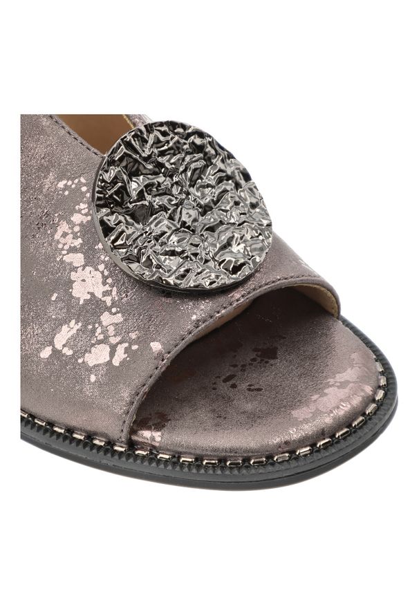 Sandały damskie S.Barski, cholewka ze skóry ekologicznej zapinane na sprzączkę, szare, KV61-6035. Zapięcie: sprzączka. Kolor: szary. Materiał: skóra ekologiczna