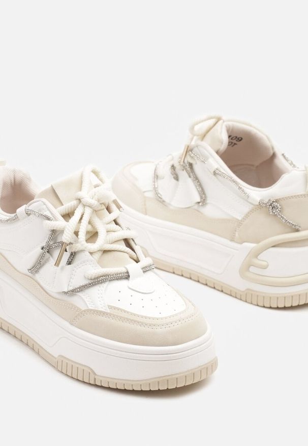 Renee - Biało-Beżowe Sneakersy na Platformie z Paskiem z Cyrkonii Aneolin. Okazja: na co dzień. Zapięcie: pasek. Kolor: biały. Materiał: jedwab. Wzór: aplikacja. Obcas: na platformie