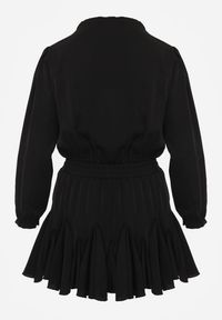 Renee - Czarna Sukienka z Wiskozą o Rozkloszowanym Kroju z Falbankami i Wiązaniem Meriianes. Okazja: na randkę. Typ kołnierza: kołnierz z falbankami. Kolor: czarny. Materiał: wiskoza. Styl: elegancki #5