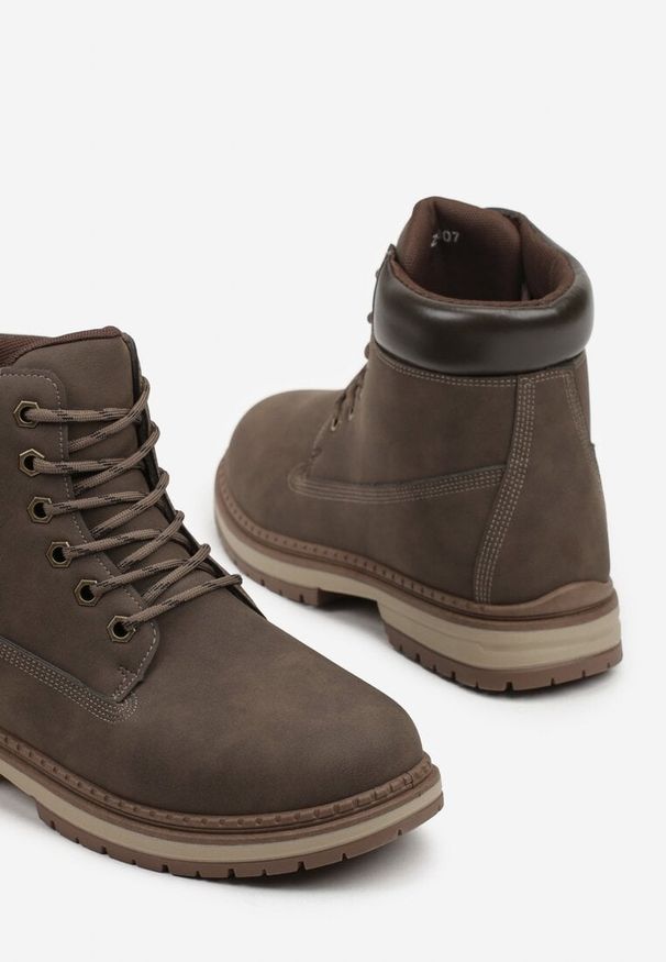 Born2be - Brązowe Trzewiki Trapery Ozdobione Przeszyciami Tiovira. Kolor: brązowy. Materiał: jeans. Wzór: aplikacja