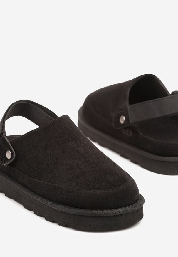 Born2be - Czarne Klapki Chodaki z Paskiem na Pięcie Lilgis. Okazja: na co dzień. Kolor: czarny. Materiał: jeans. Sezon: lato, wiosna. Obcas: na obcasie. Styl: elegancki, casual. Wysokość obcasa: średni
