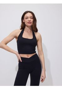 Reserved - Top halter - czarny. Typ kołnierza: dekolt halter. Kolor: czarny. Materiał: dzianina. Długość: krótkie. Wzór: gładki