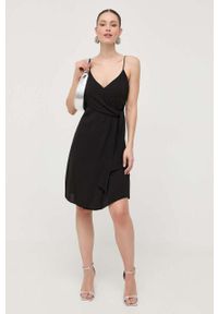 Armani Exchange sukienka kolor czarny mini rozkloszowana. Kolor: czarny. Materiał: tkanina, skóra, materiał. Długość rękawa: na ramiączkach. Typ sukienki: rozkloszowane. Długość: mini #5