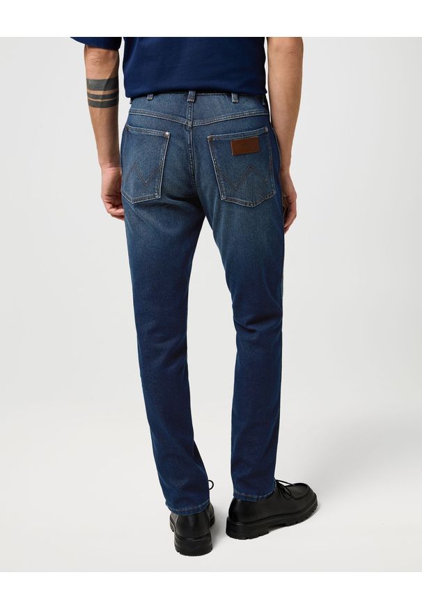 Wrangler - MESKIE SPODNIE WRANGLER RIVER FOG 112370922