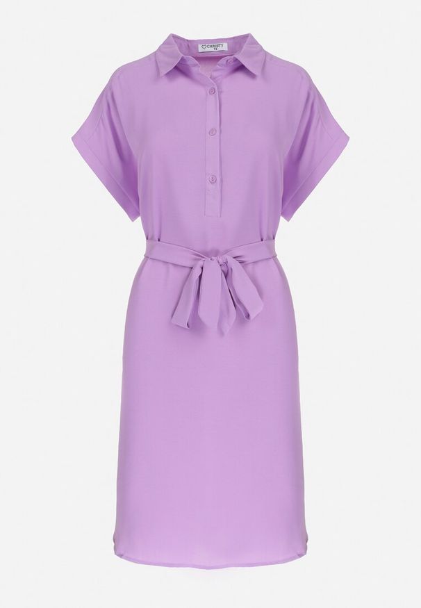 Born2be - Fioletowa Koszulowa Sukienka z Krótkim Rękawem i Wiązaniem w Pasie Mistie. Kolekcja: plus size. Kolor: fioletowy. Materiał: materiał. Długość rękawa: krótki rękaw. Wzór: gładki. Sezon: lato, wiosna. Typ sukienki: koszulowe. Długość: midi