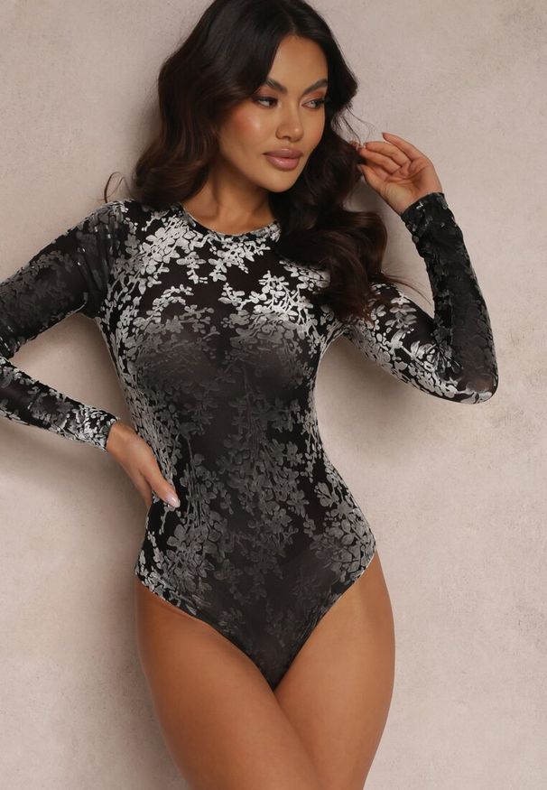 Renee - Srebrno-Czarne Body z Welurowym Wzorem w Kwiaty Aigal. Okazja: na co dzień. Kolor: srebrny. Materiał: welur. Długość rękawa: długi rękaw. Długość: długie. Wzór: kwiaty. Styl: casual