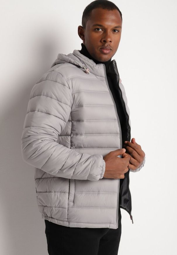 Born2be - Szara Kurtka Pikowana z Odpinanym Kapturem Atteisa. Okazja: na co dzień. Kolor: szary. Materiał: jeans. Sezon: jesień, zima. Styl: elegancki, casual