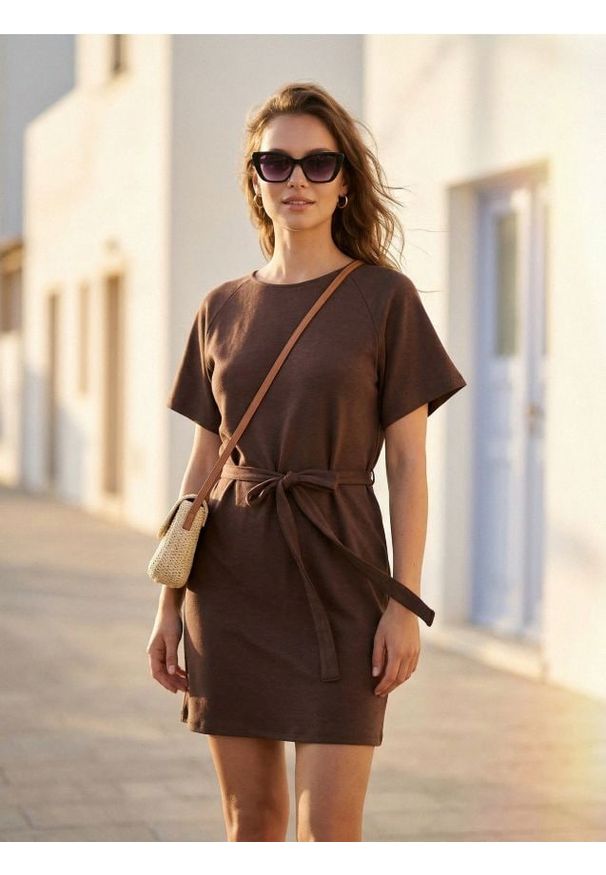 Sinsay - Sukienka z domieszką wiskozy, z wiązaniem na plecach - brązowy. Kolor: brązowy. Materiał: wiskoza